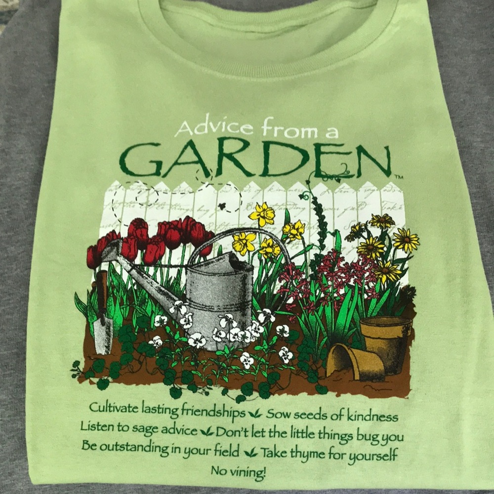 Top. 🪴gardeners tee. NWOT
